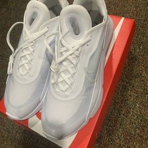 Nike Air Max 2090 BRAND NEW 10.5